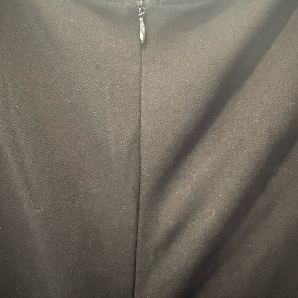 Elegant Black Evening Gown - Picture 9 of 12